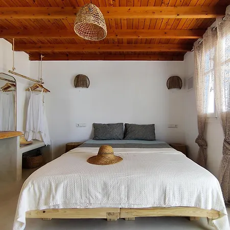 Dafne & Chloe Terrace Galanado